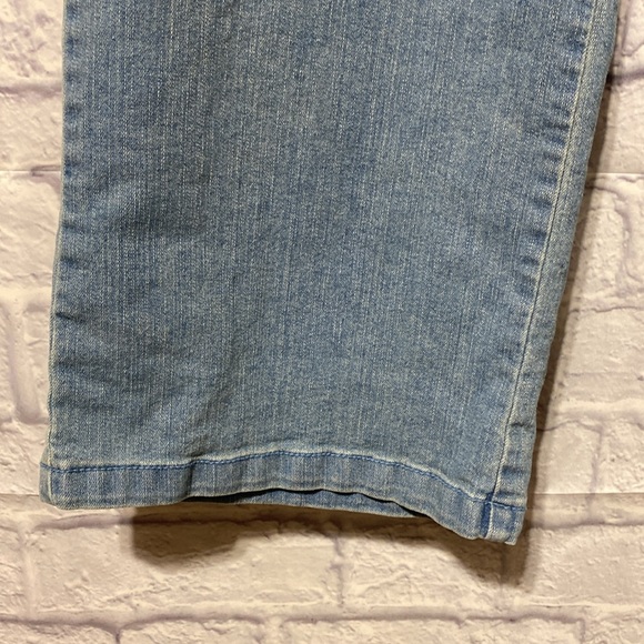 Woman whitin denim - Picture 3 of 9